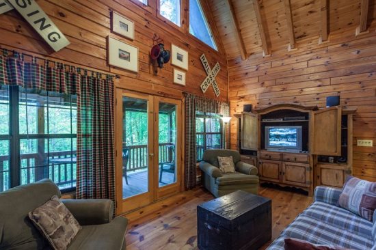 Blue Ridge rental cabin with 1 bedroom, 1 bath on private lake.
